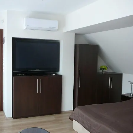House And Apts. In Siofok/balaton 34362 Apartment